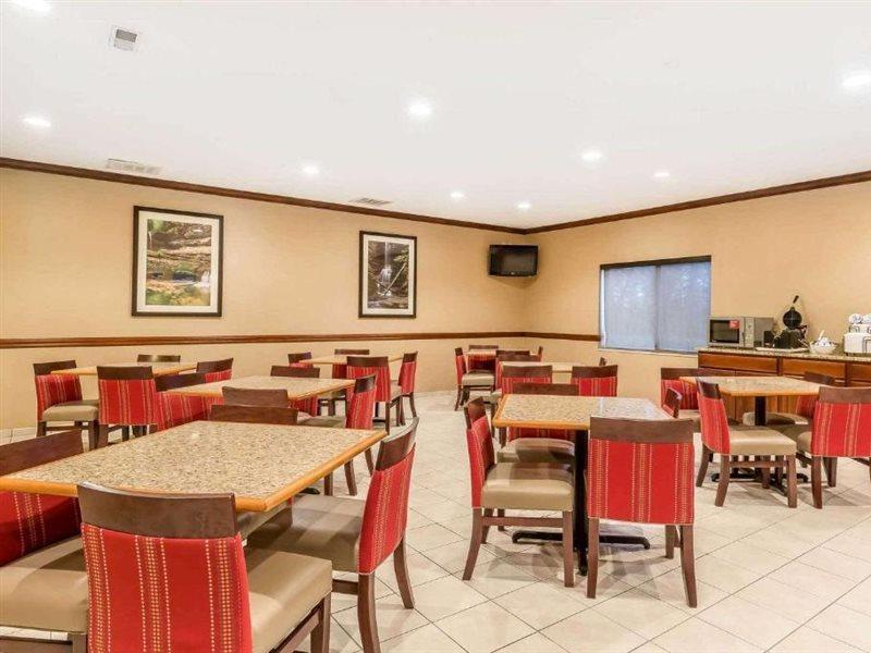 Comfort Inn & Suites East Moline Near I-80 Buitenkant foto