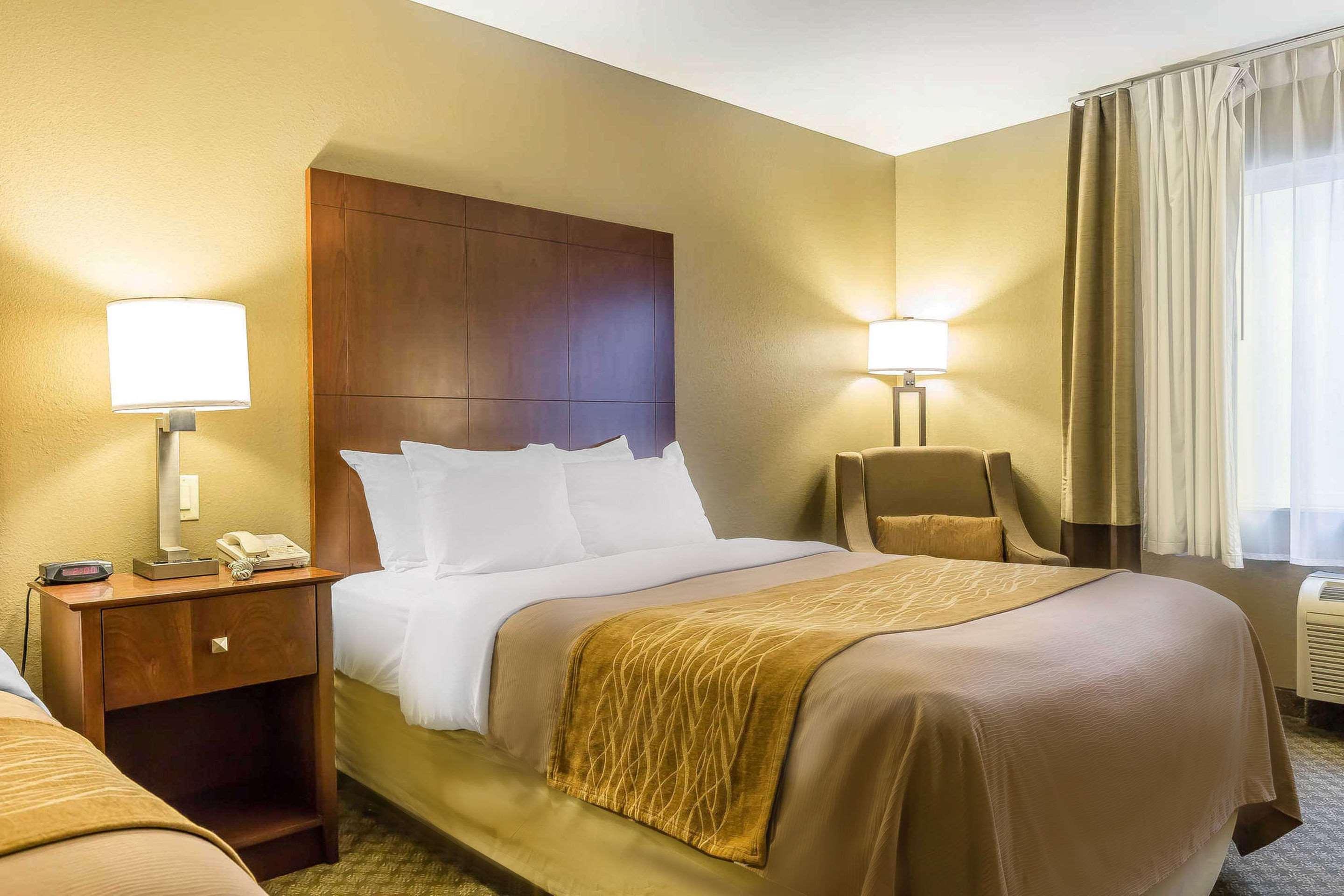 Comfort Inn & Suites East Moline Near I-80 Buitenkant foto