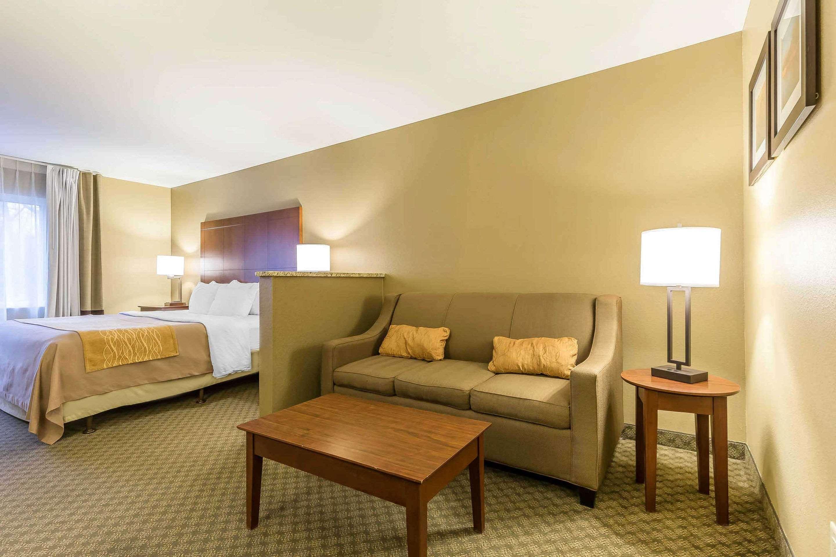 Comfort Inn & Suites East Moline Near I-80 Buitenkant foto