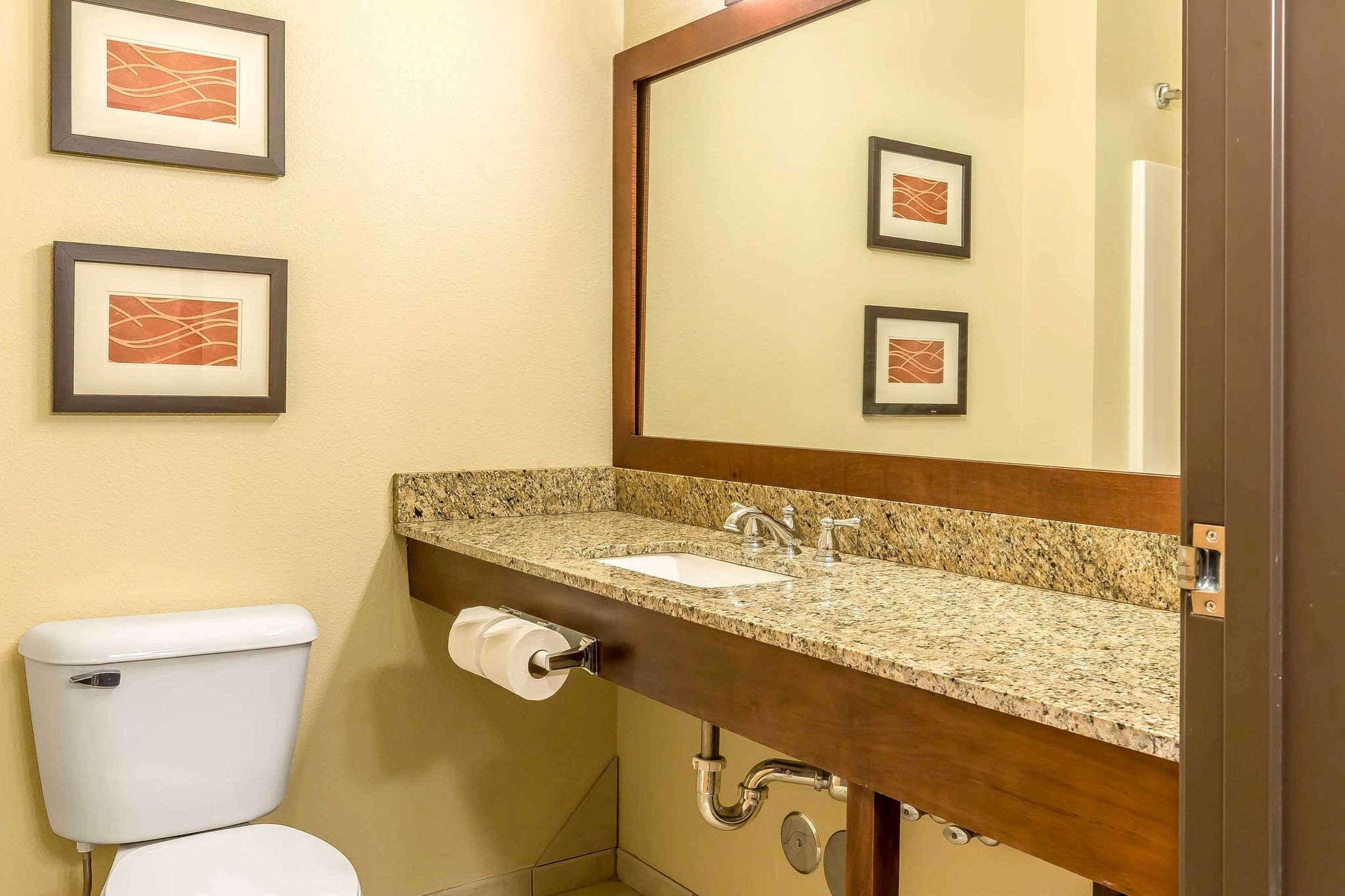 Comfort Inn & Suites East Moline Near I-80 Buitenkant foto