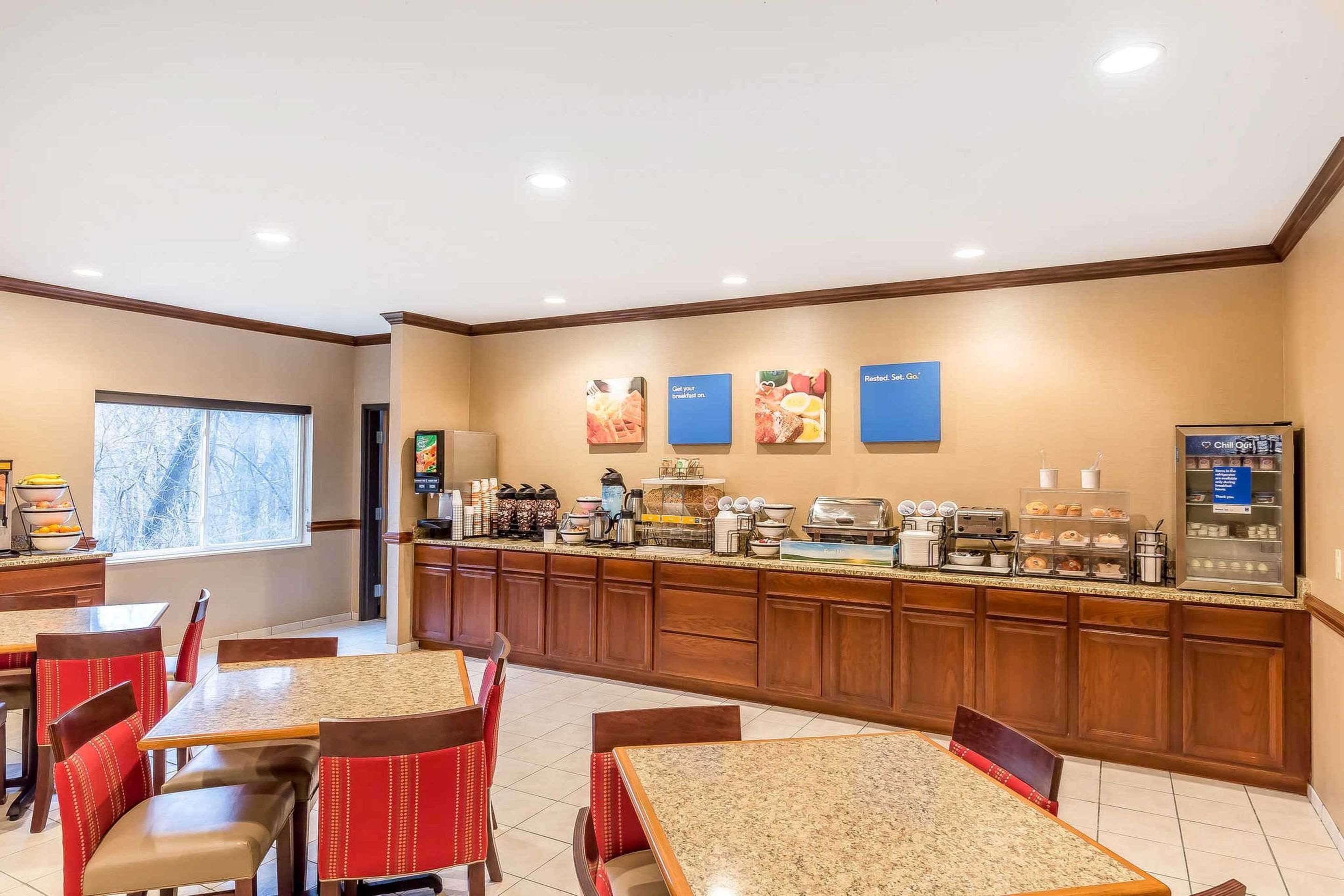 Comfort Inn & Suites East Moline Near I-80 Buitenkant foto